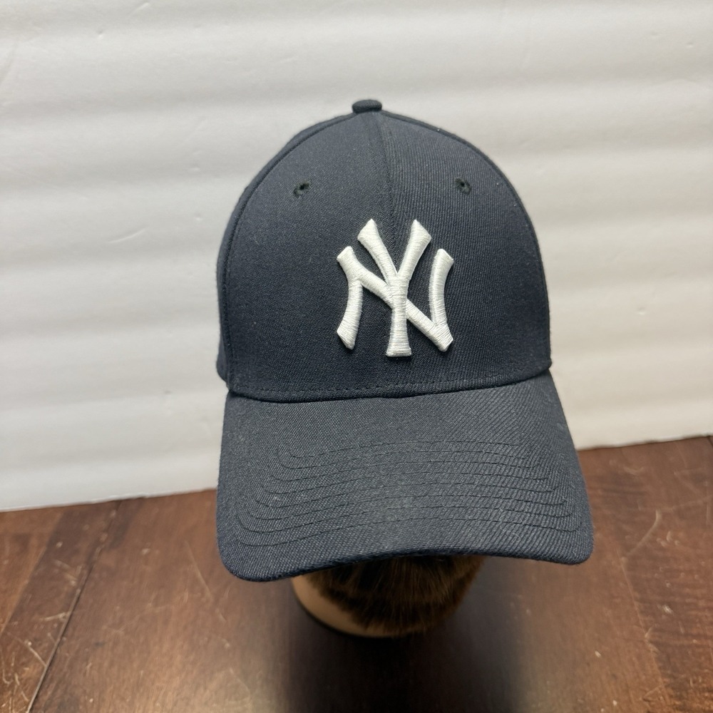 New Era 39THIRTY New York Yankees MLB Cap Fitted  Hat Size M/L Embroidered Logo